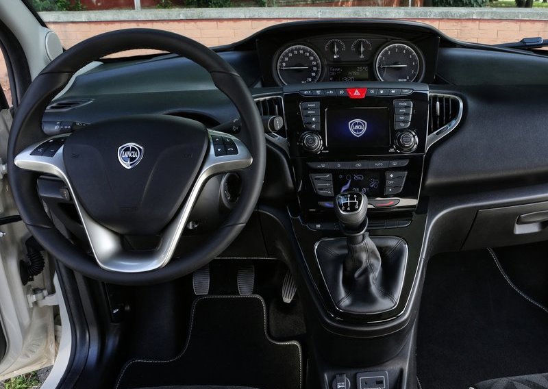 Lancia Ypsilon 1.0 Firefly 70cv Hybrid Oro - immagine 2