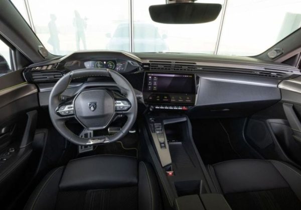Peugeot 408 Allure Hybrid  136 E-DSC6 Aut. - immagine 2