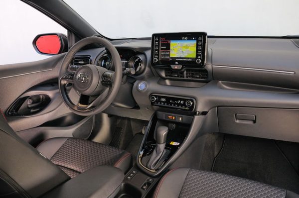 Toyota Yaris Hybrid Active MY24 - immagine 2
