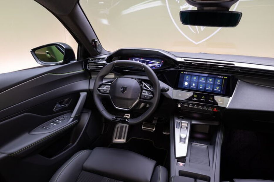 Nuova Peugeot 408 restyling interni