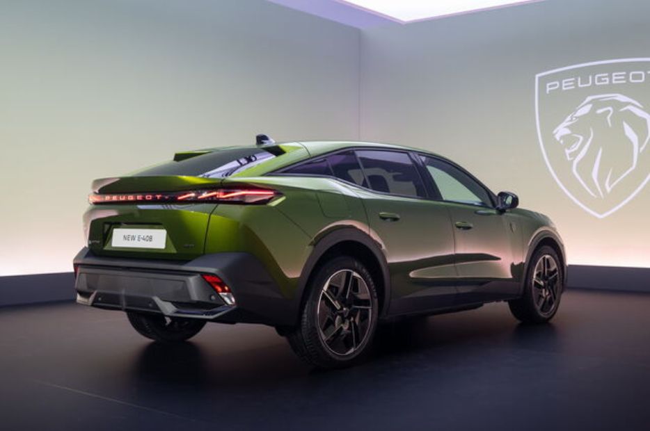 Nuova Peugeot 408 restyling laterale