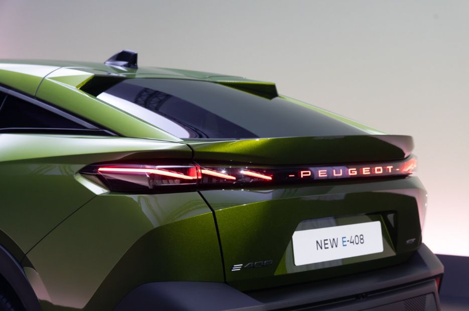 Nuova Peugeot 408 restyling retro