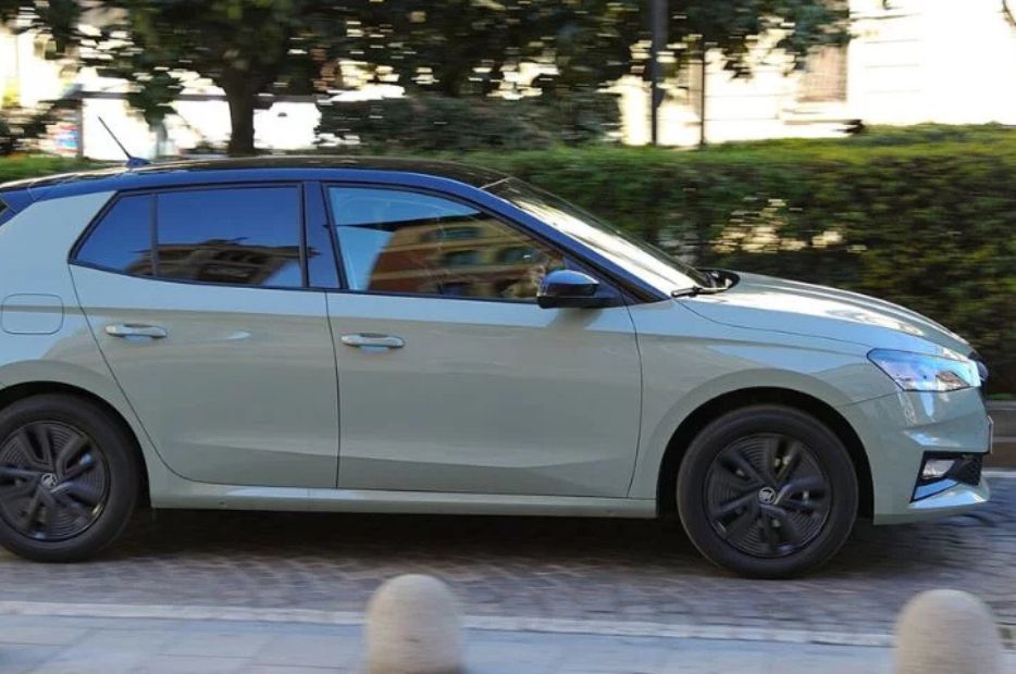 nuova skoda fabia laterale