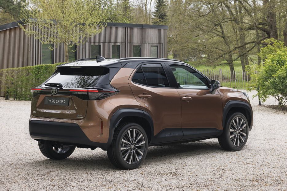nuova toyota yaris cross 2026 retro