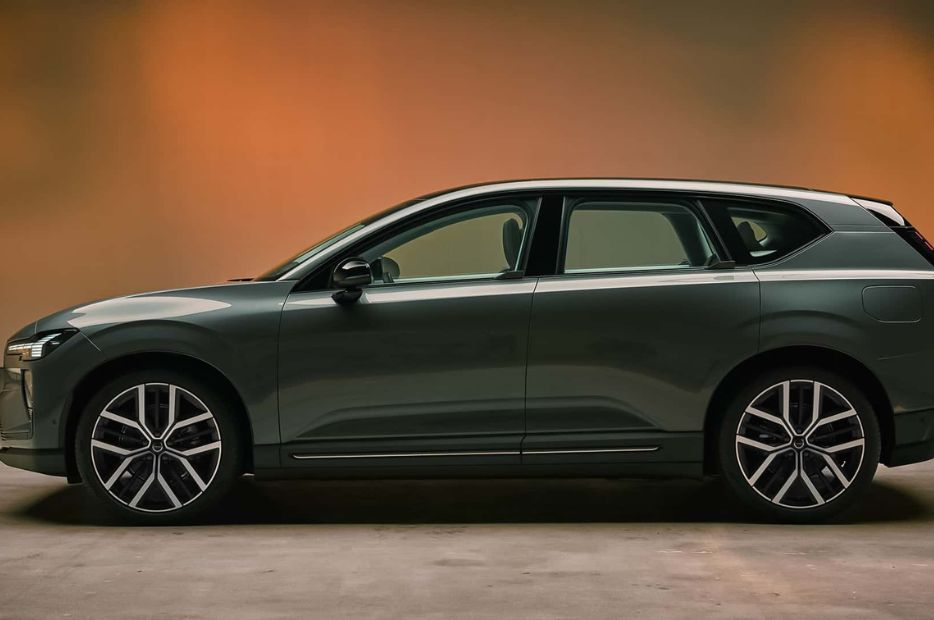 nuova volvo ex60 laterale